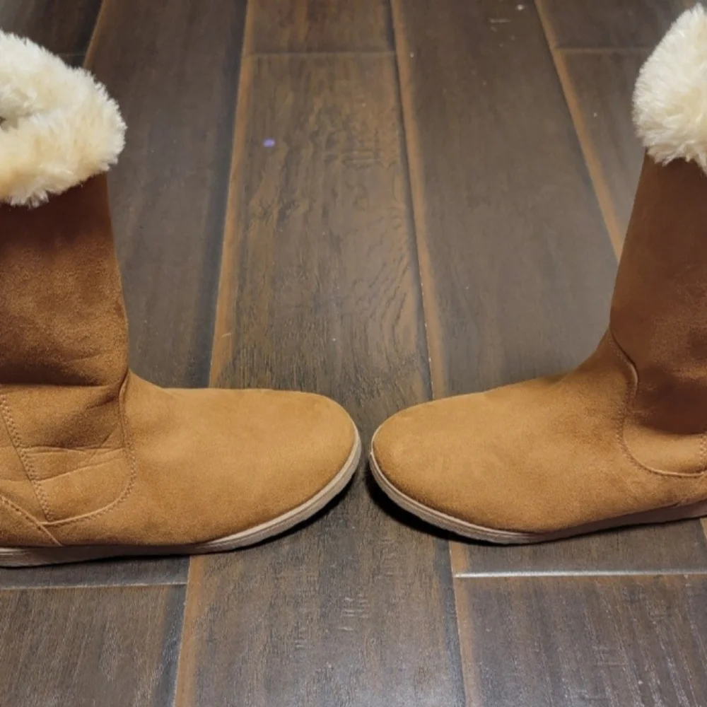 Cat and Jack tan fur Boots girls size 5 Shoes School Uniform Clothes